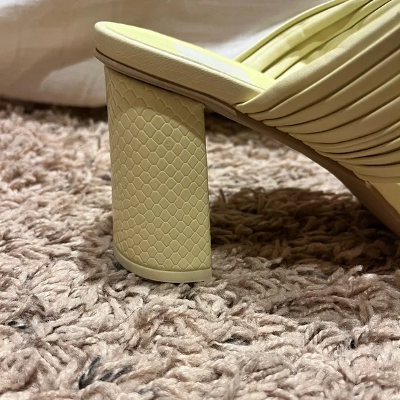 Dolce Vita Altin Stella Slip On Block Heels In Butter Yellow - Picture 2 of 9